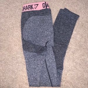 Gym shark leggings